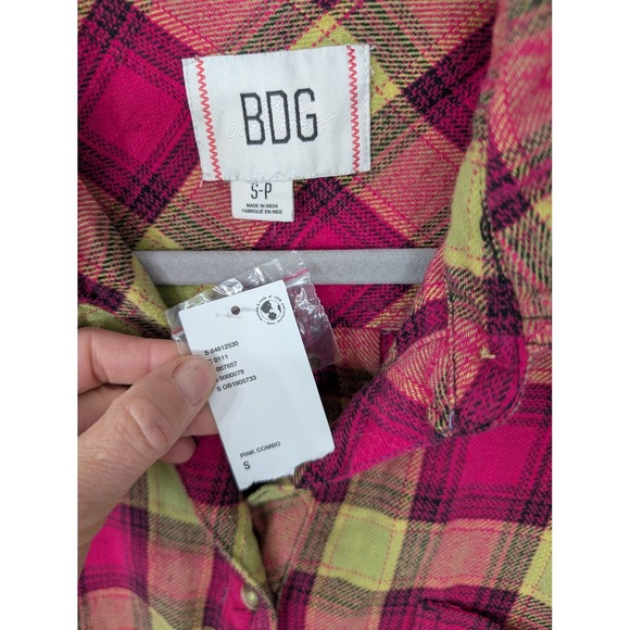 BDG Urban Outfitters Pink Combo Plaid Flannel Shirt Distressed Fringe‎ Small NWT - Picture 3 of 7